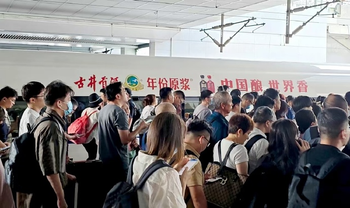 高铁和谐号车身广告